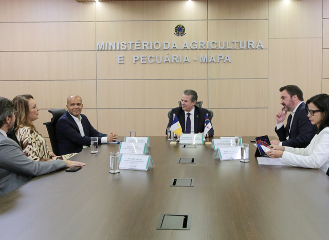 NELSON CART AT THE TABLE MINISTRY OF AGRICULTURE