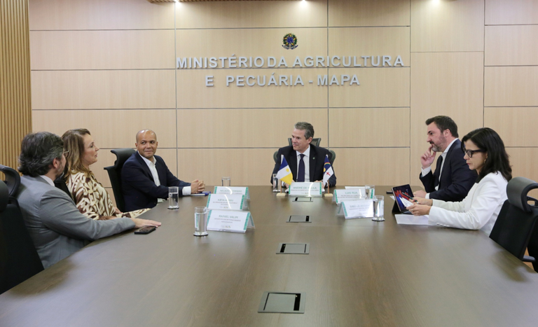 NELSON CART AT THE TABLE MINISTRY OF AGRICULTURE